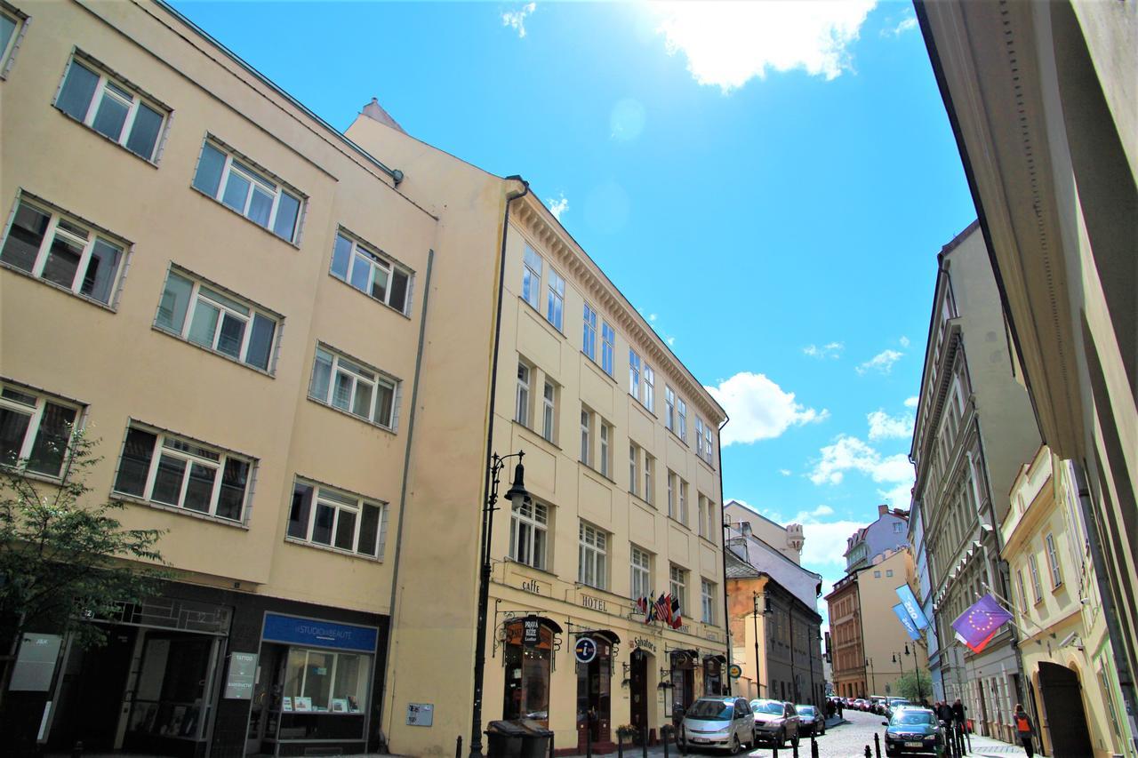 Hostel The Republic Garden Prag Exterior foto