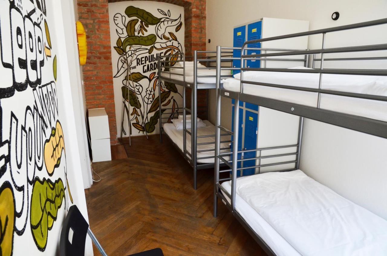 Hostel The Republic Garden Prag Exterior foto