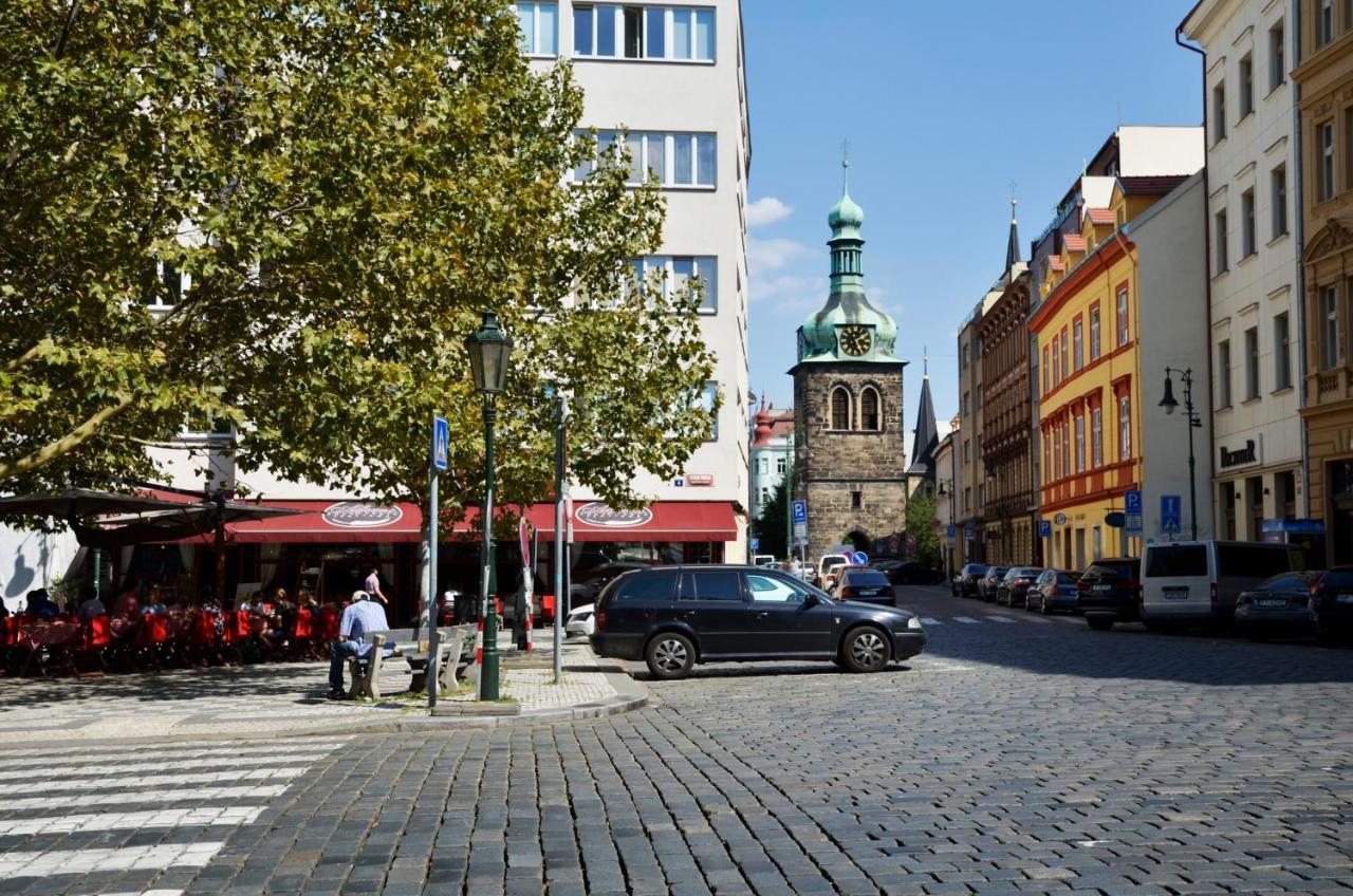 Hostel The Republic Garden Prag Exterior foto