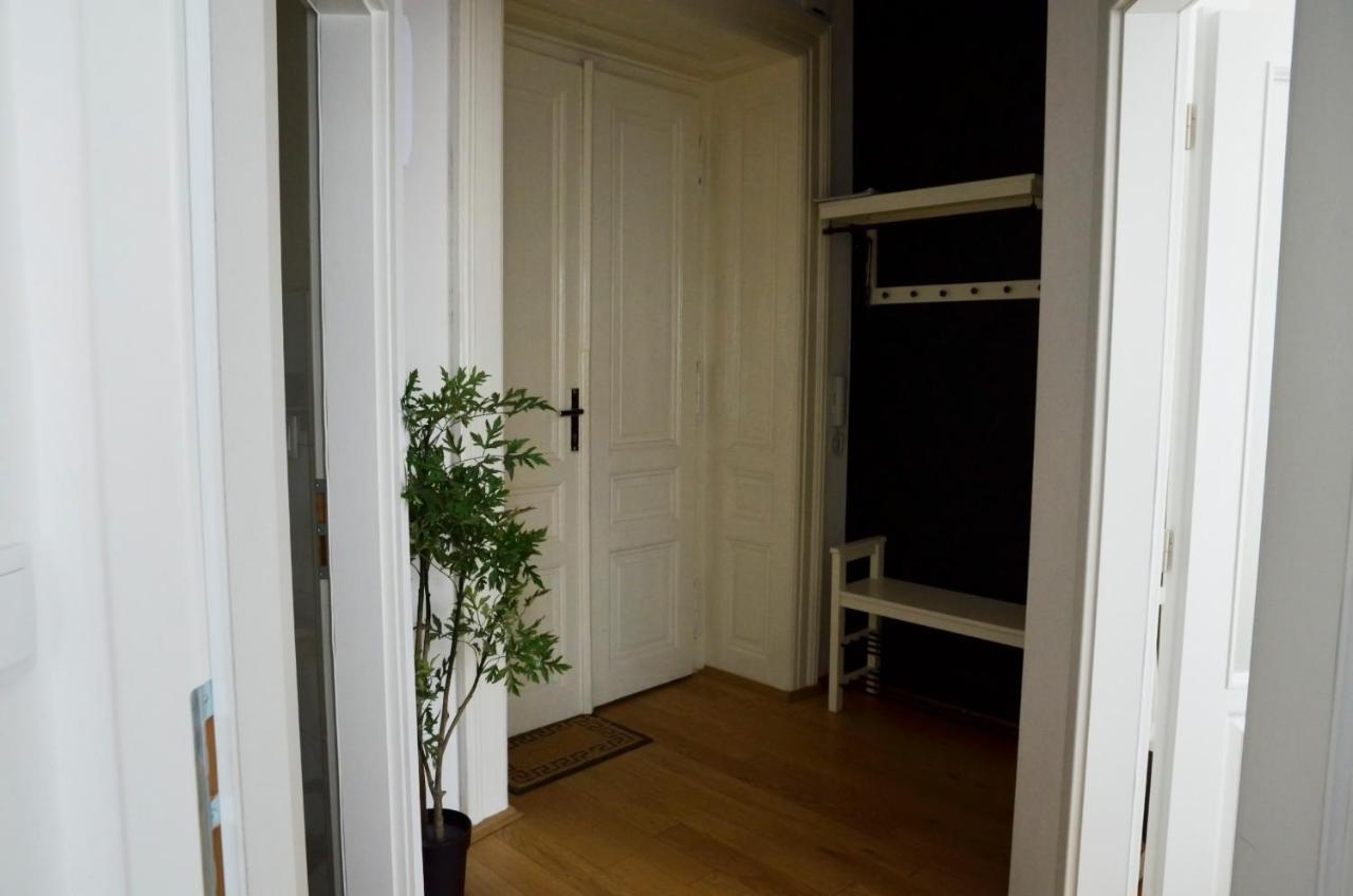 Hostel The Republic Garden Prag Exterior foto